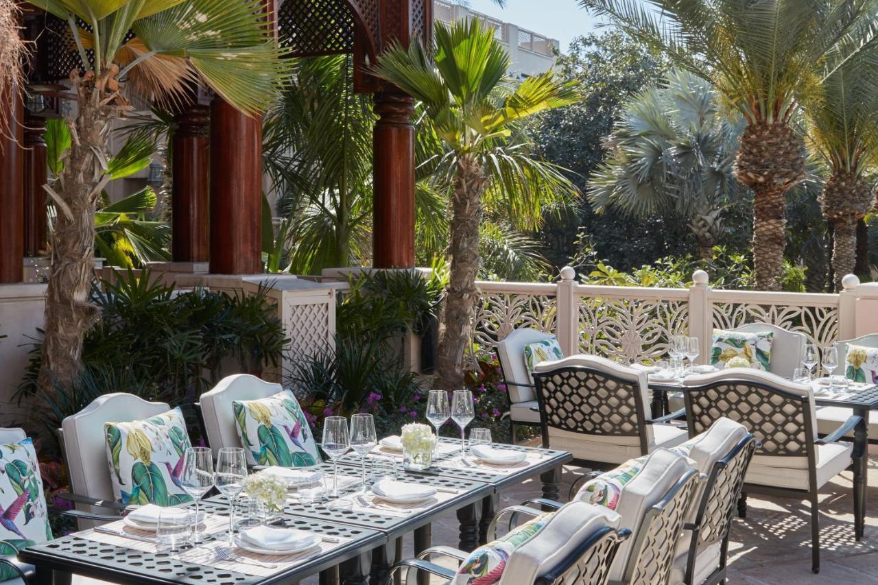 Jumeirah Dar Al Masyaf Dubái Exterior foto The Palace's outdoor dining area