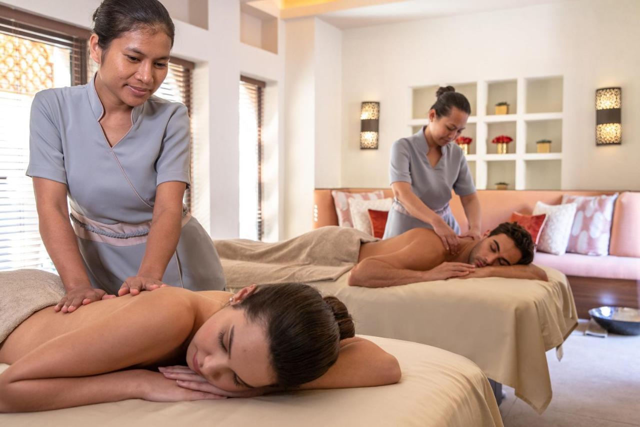 Jumeirah Dar Al Masyaf Dubái Exterior foto Massage therapists at work