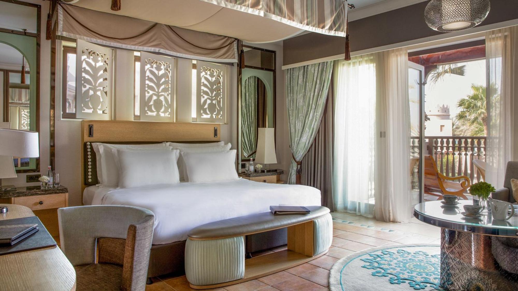 Jumeirah Dar Al Masyaf Dubái Exterior foto A bedroom at the hotel